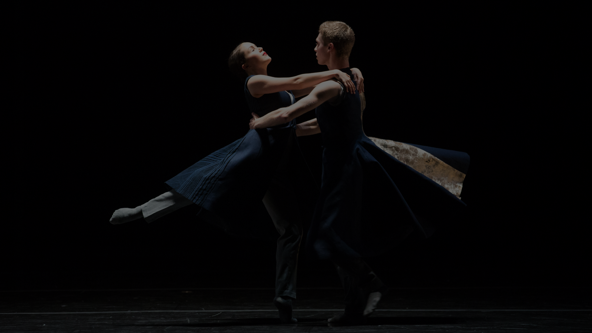 dancers performing a pas de deux