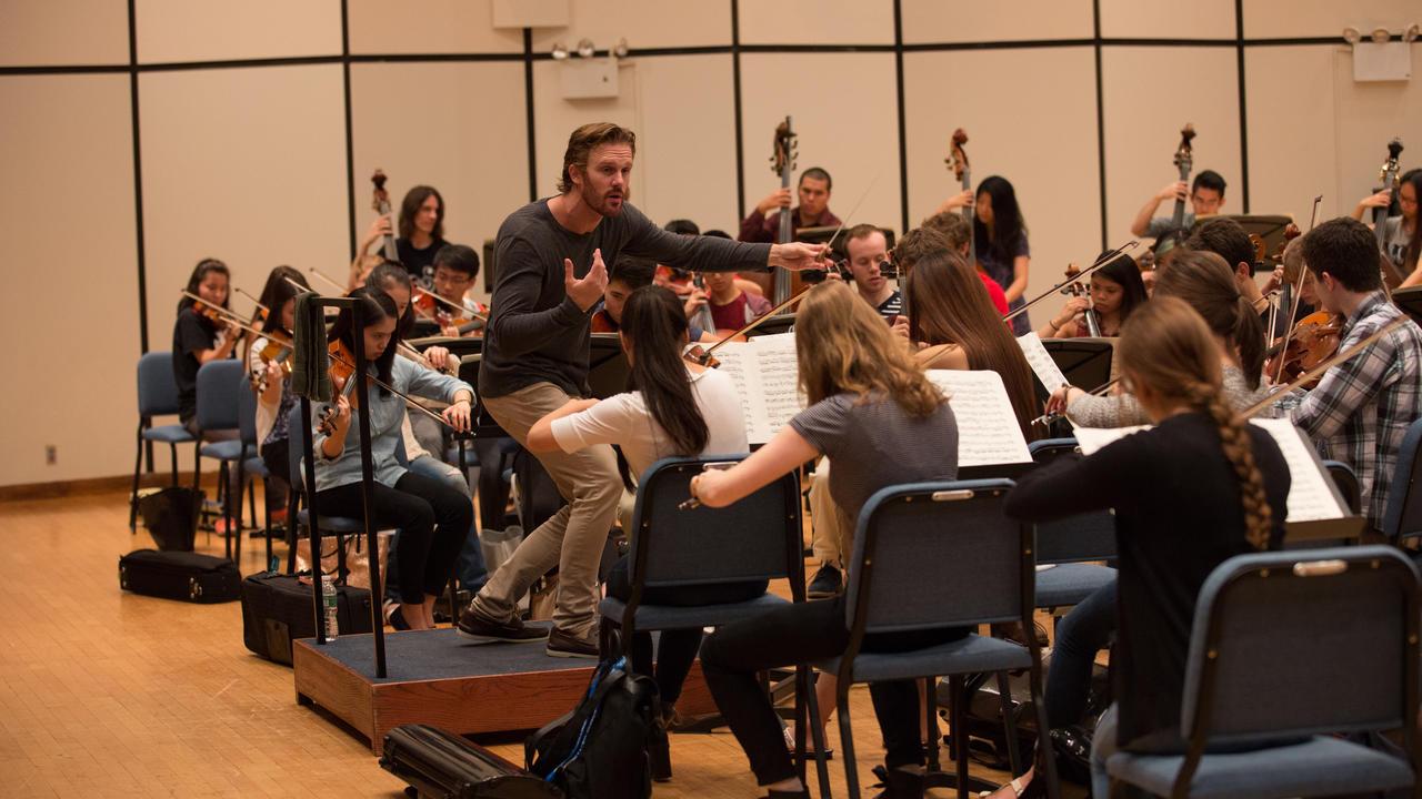 Courtney Lewis leads Juilliard Orchestra Orientation